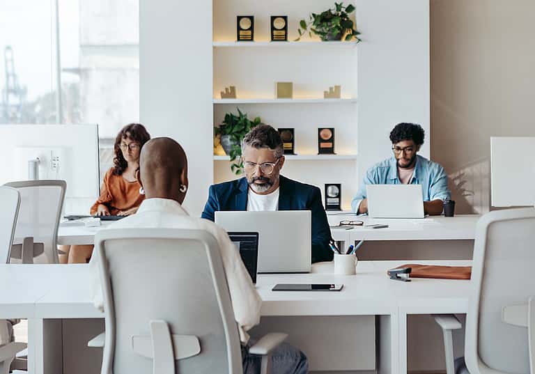 Neues professionelles Headset für effizientes Arbeiten mit dem IT-Leasing bei grenke